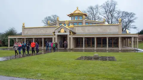 Coniston Priory Buddhist Centre Recorre Gran Bretaña en bici