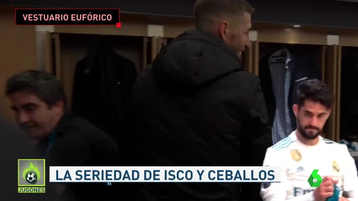 La seriedad de Isco y Ceballos con Zidane en la celebración del Madrid en el vestuario La seriedad de Isco y Ceballos con Zidane en la celebración del Madrid en el vestuario