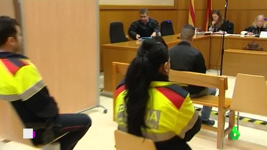 Un hombre es juzgado por intento de asesinato a un joven por ser homosexual Un hombre es juzgado por intento de asesinato a un joven por ser homosexual