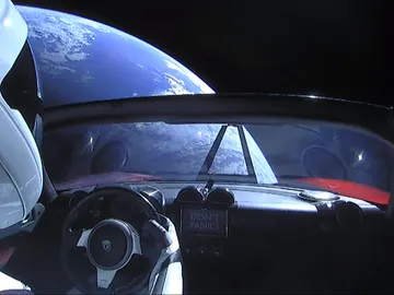 Tesla por el espacio Tesla por el espacio