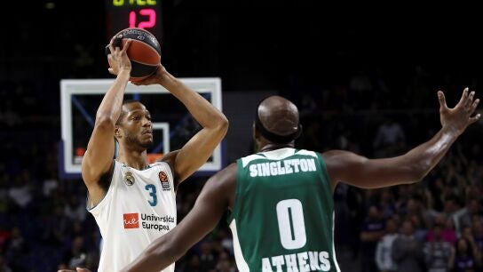 Anthony Randolph, en acci&oacute;n ante el Panathinaikos