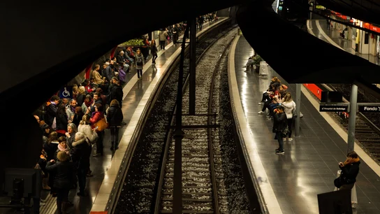 Una estación de Metro Barcelona abarrotada durante el 8M Una estación de Metro Barcelona abarrotada durante el 8M