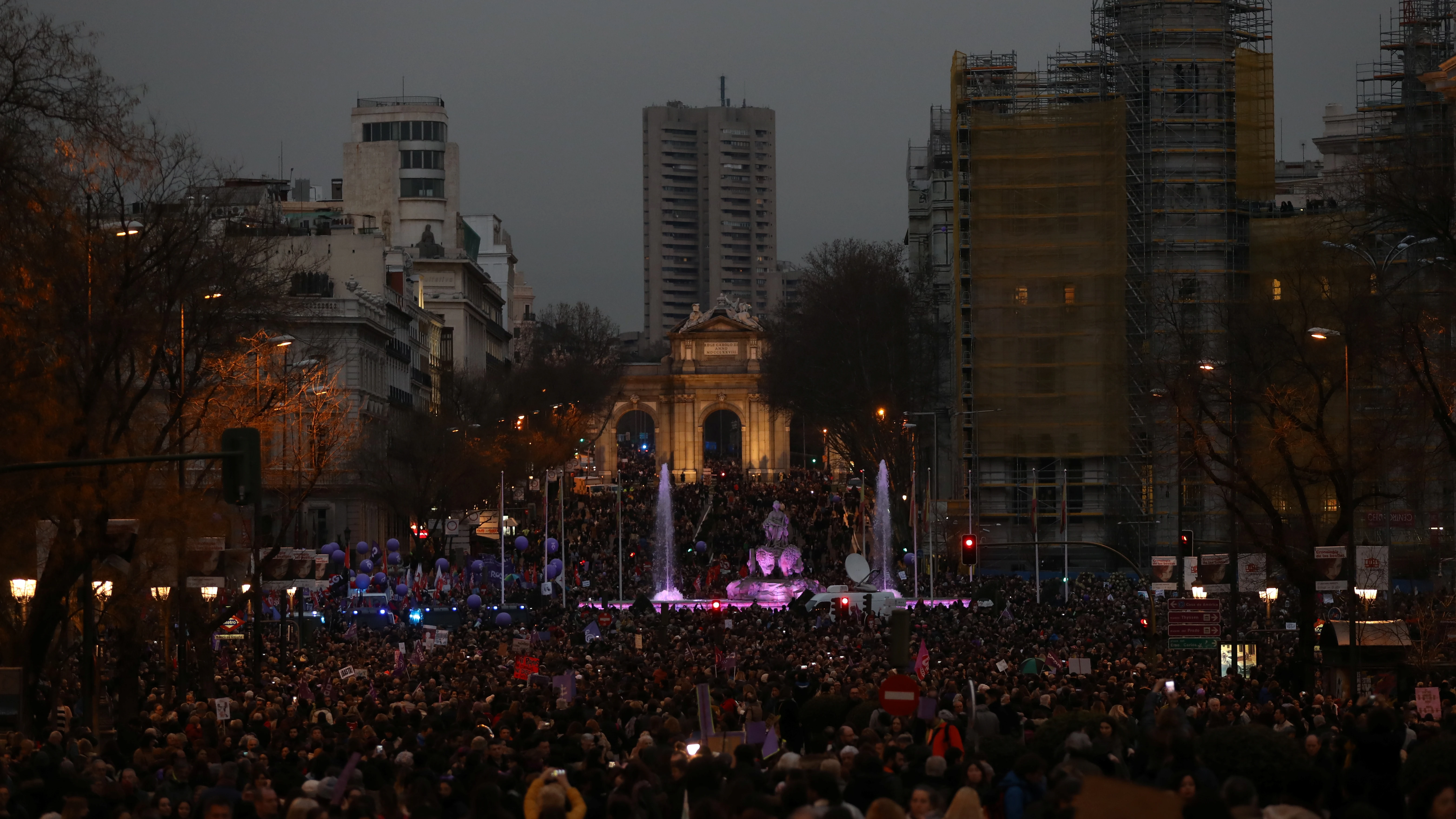 Una marea violeta clama en toda España contra la discriminación en un Día de la Mujer histórico