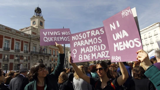 Las mujeres, citadas mañana a "parar el mundo" en la primera huelga feminista Las mujeres, citadas mañana a "parar el mundo" en la primera huelga feminista
