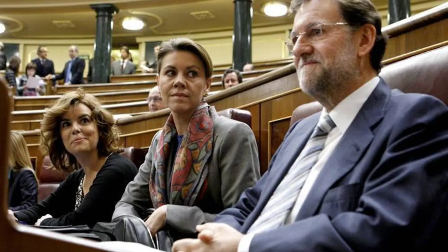 Soraya Sáenz de Santamaría y María Dolores de Cospedal, junto al presidente Mariano Rajoy Soraya Sáenz de Santamaría y María Dolores de Cospedal, junto al presidente Mariano Rajoy