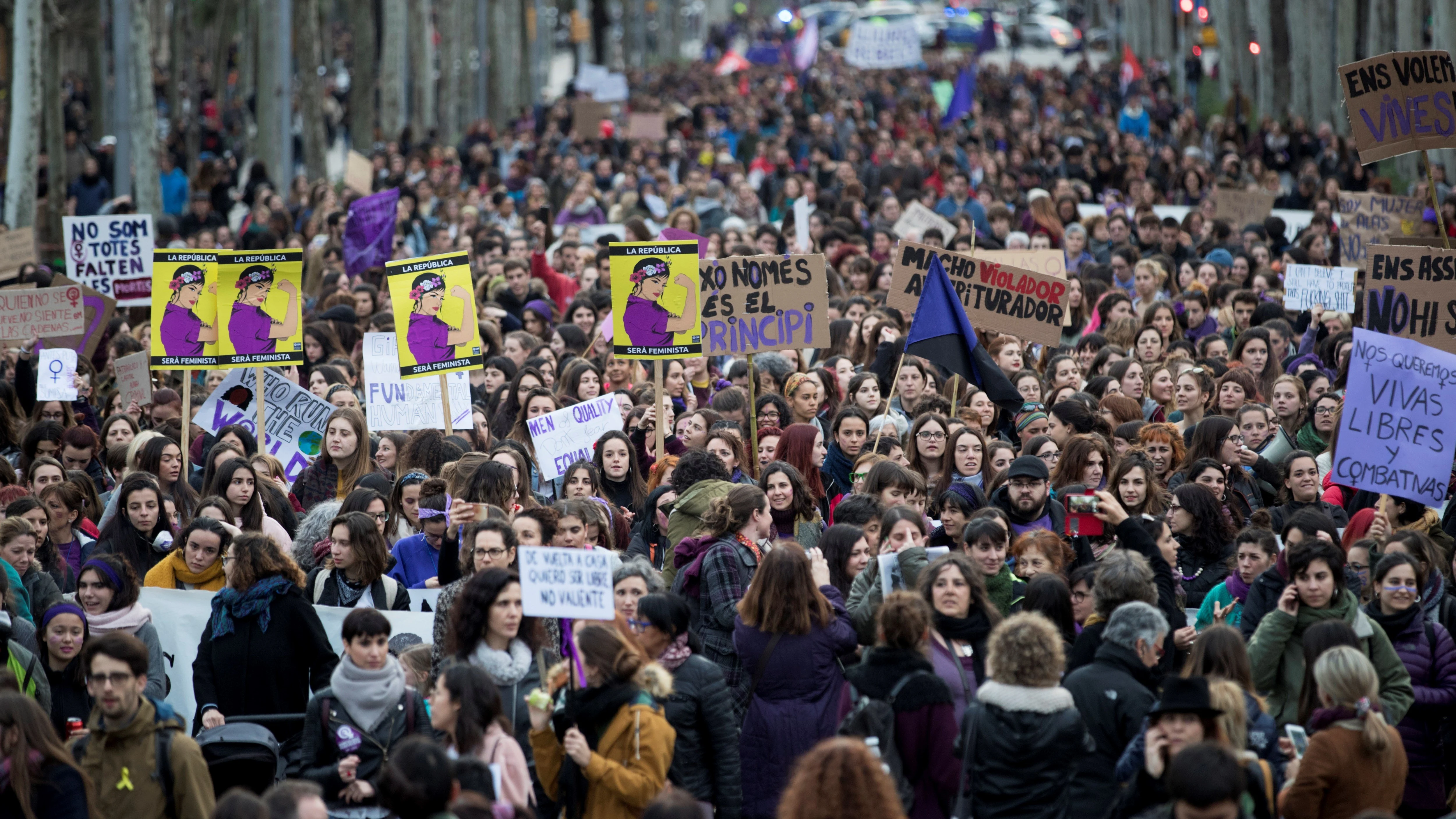 Manifestación feminista por la huelga del 8M en España