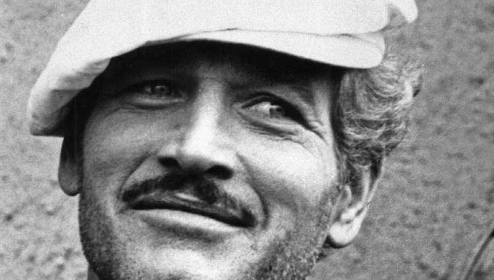 El actor estadounidense Paul Newman durante el rodaje de la película "El golpe"