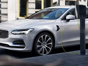 Volvo-S90-h%C3%ADbrido.jpg Volvo-S90-h%C3%ADbrido.jpg