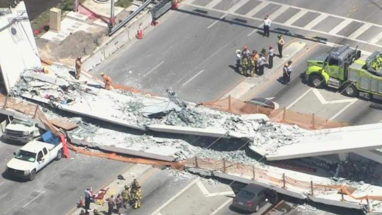 Puente derrumbado en Miami