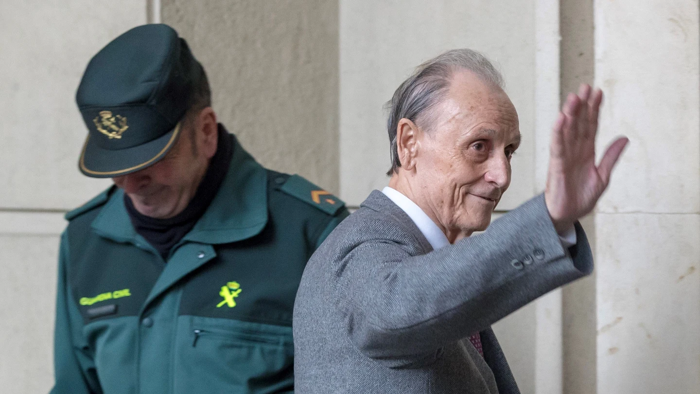 Manuel Ruiz de Lopera entra a los juzgados Manuel Ruiz de Lopera entra a los juzgados