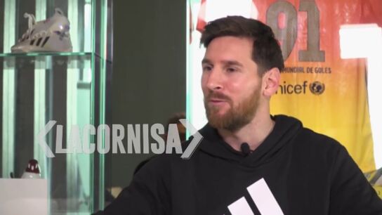 Messi: "Antes cog&iacute;a la pelota y hac&iacute;a mi jugada, ahora intento hacer jugar m&aacute;s al equipo"