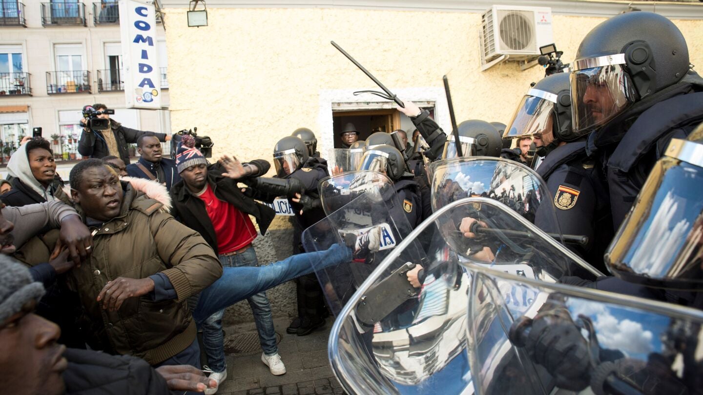 Enfrentamientos de senegaleses y antidisturbios en Lavapi&eacute;s