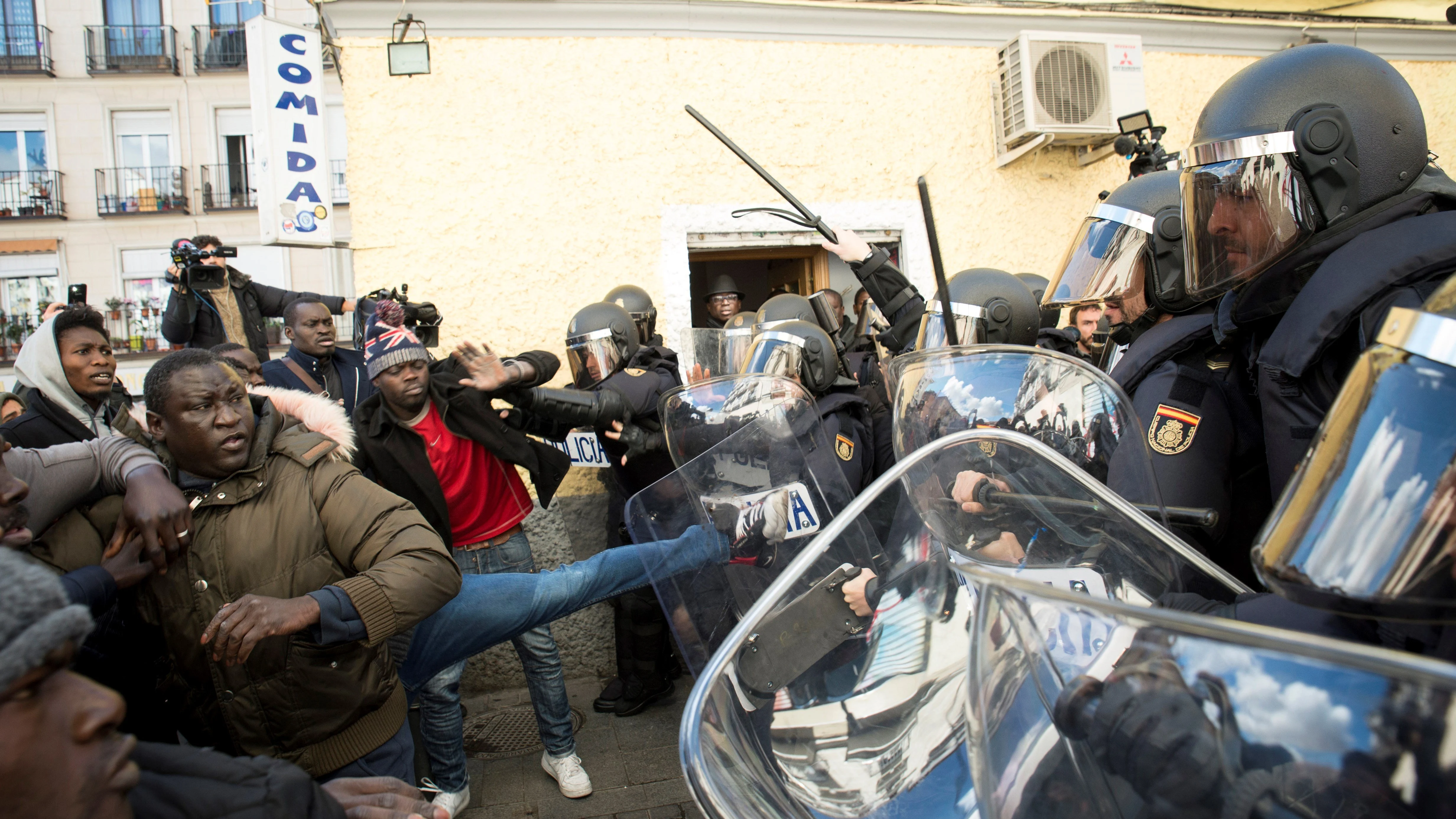 Enfrentamientos de senegaleses y antidisturbios en Lavapiés