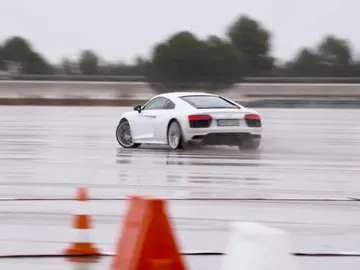 Probamos el nuevo Audi R8 RWS, el primero de la saga a propulsión: Adrenalina y conducción 'pura' - Centímetros Cúbicos Probamos el nuevo Audi R8 RWS, el primero de la saga a propulsión: Adrenalina y conducción 'pura' - Centímetros Cúbicos