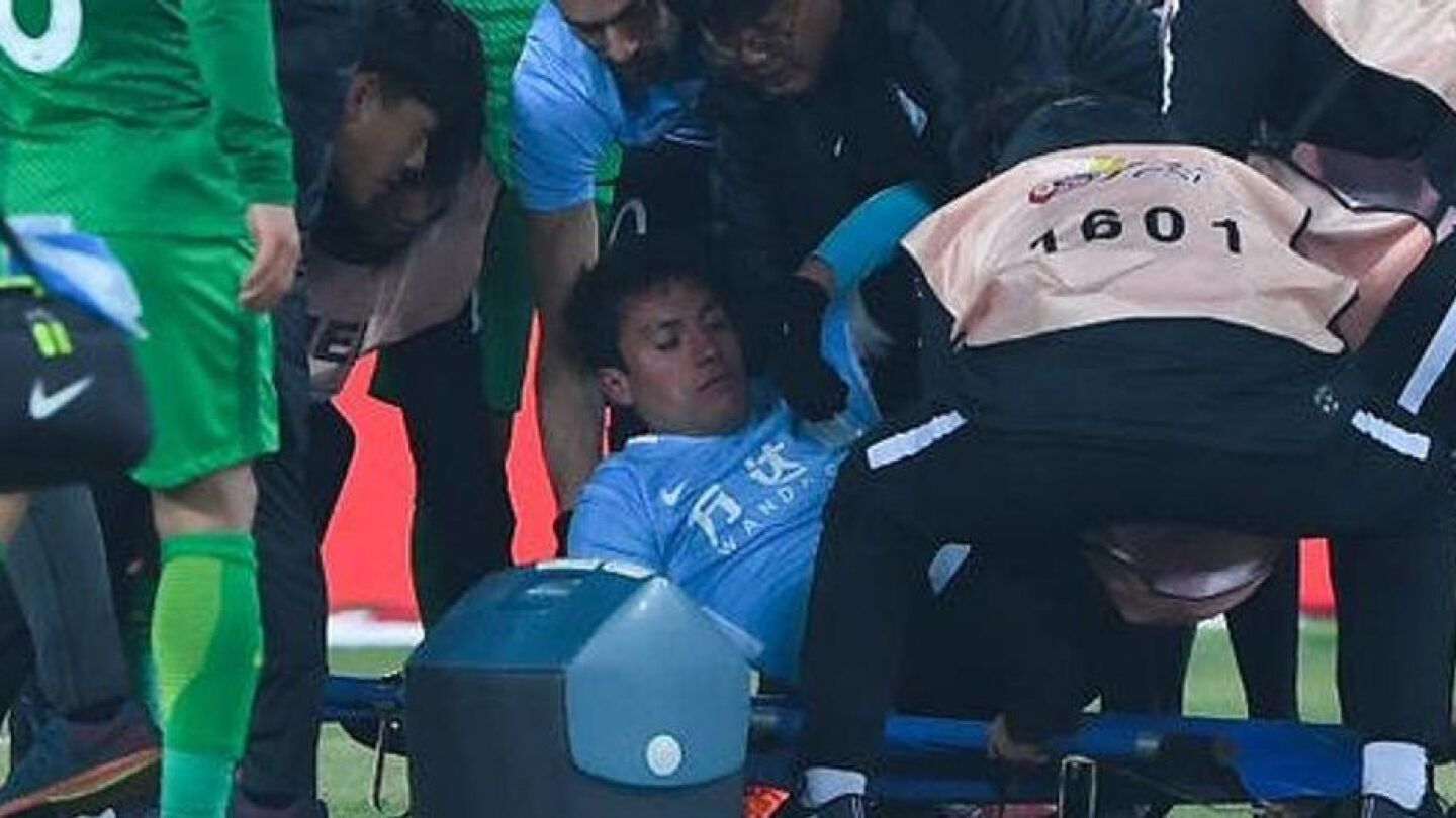 Gait&aacute;n, conmocionado sobre el c&eacute;sped