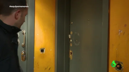 La familia del menor implicado en la presunta violación grupal de una niña de 14 años: "Fuera de aquí, voy a romperte la cabeza" La familia del menor implicado en la presunta violación grupal de una niña de 14 años: "Fuera de aquí, voy a romperte la cabeza"