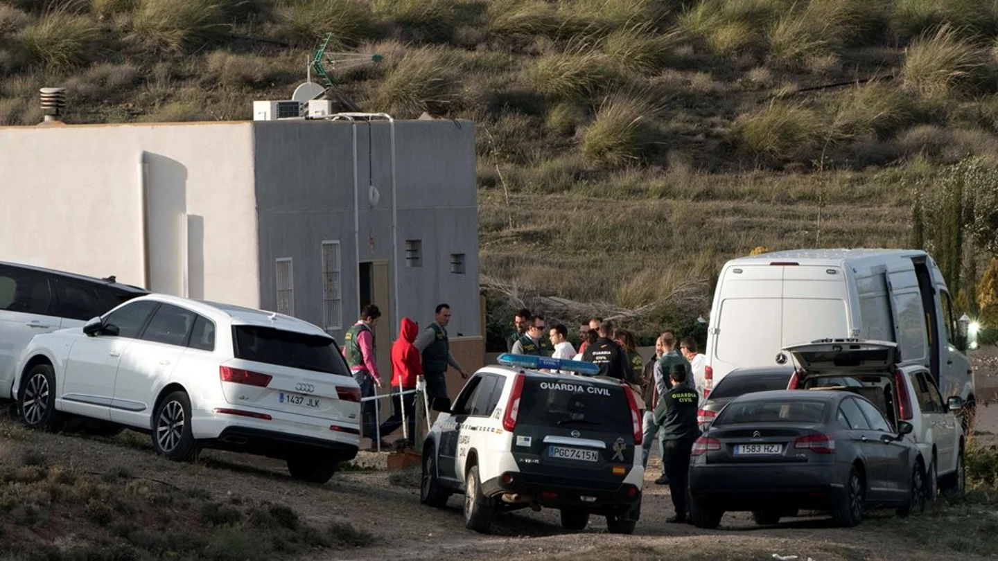 Ana Julia Quezada con agentes de la Guardia Civil (Archivo) Ana Julia Quezada con agentes de la Guardia Civil (Archivo)