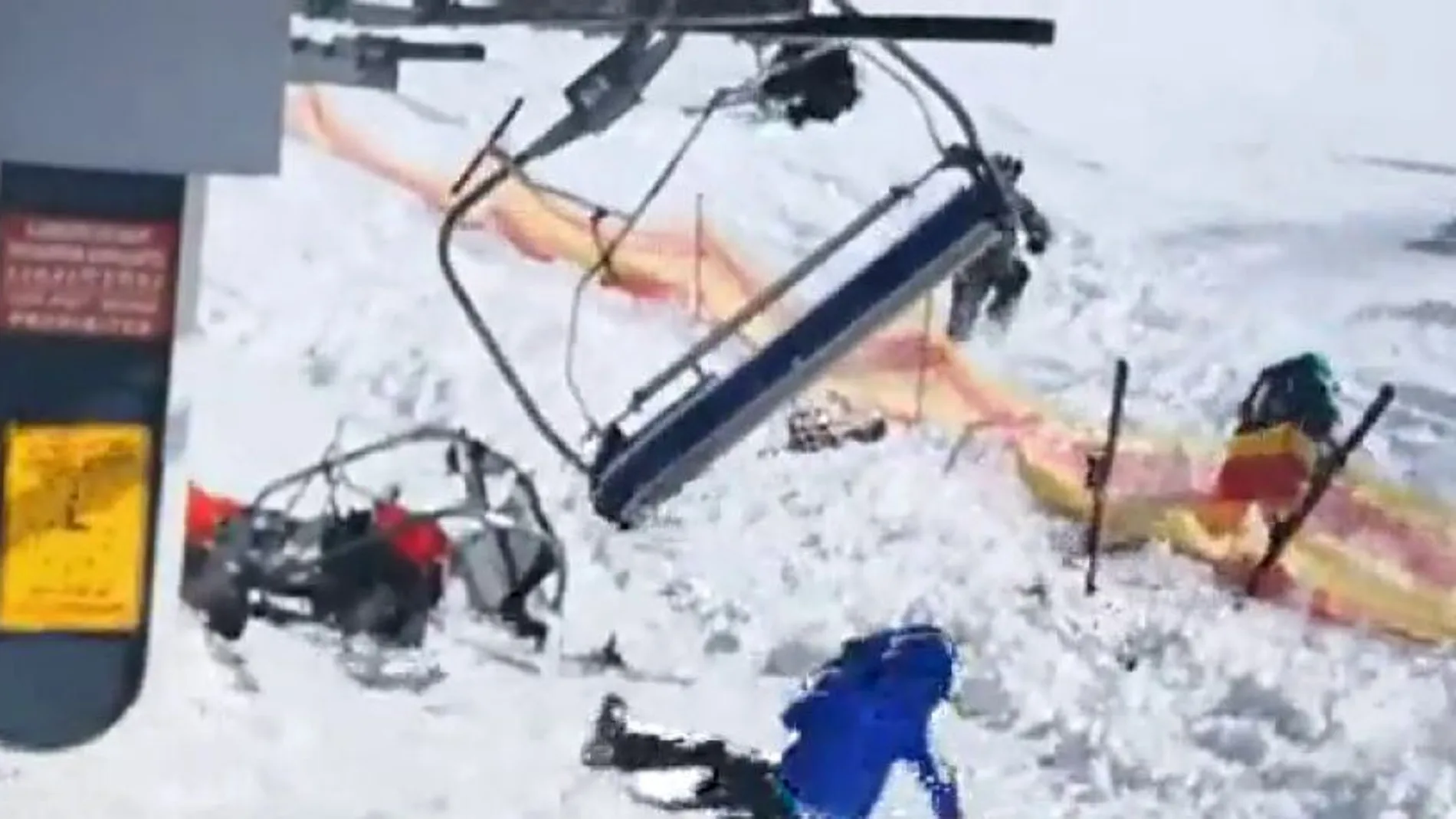 Esquiadores salen expulsados del telesilla por un fallo técnico