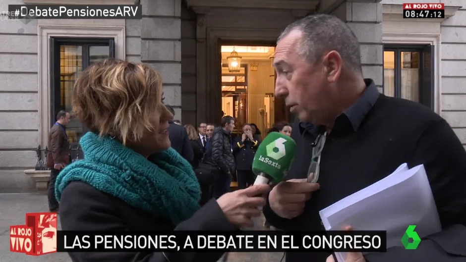 Joan Baldoví atiende a Al Rojo Vivo en el Congreso de los Diputados. 