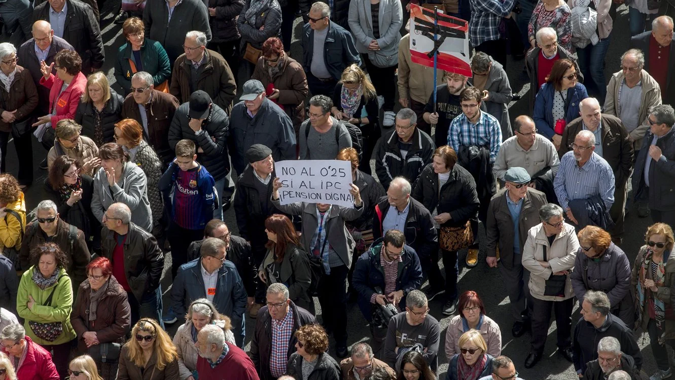 Multitudinaria manifestación de pensionistas en Barcelona