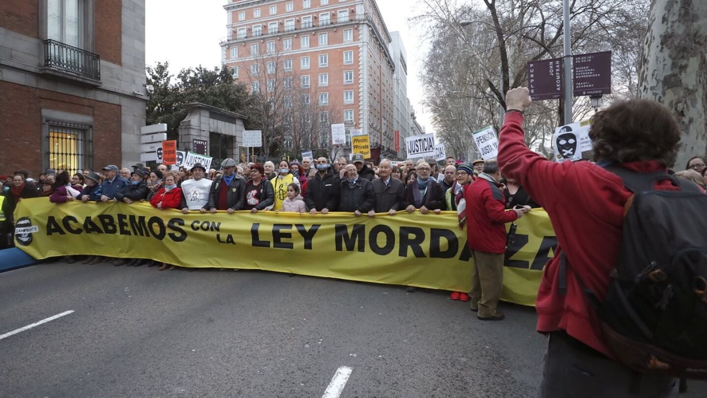 Manifestaci&oacute;n en contra de la denominada 'ley mordaza'