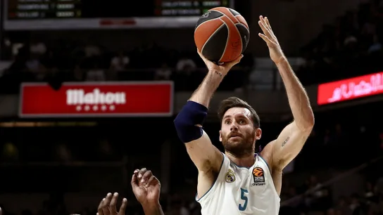 Rudy Fernández intenta un lanzamiento a canasta con el Madrid Rudy Fernández intenta un lanzamiento a canasta con el Madrid