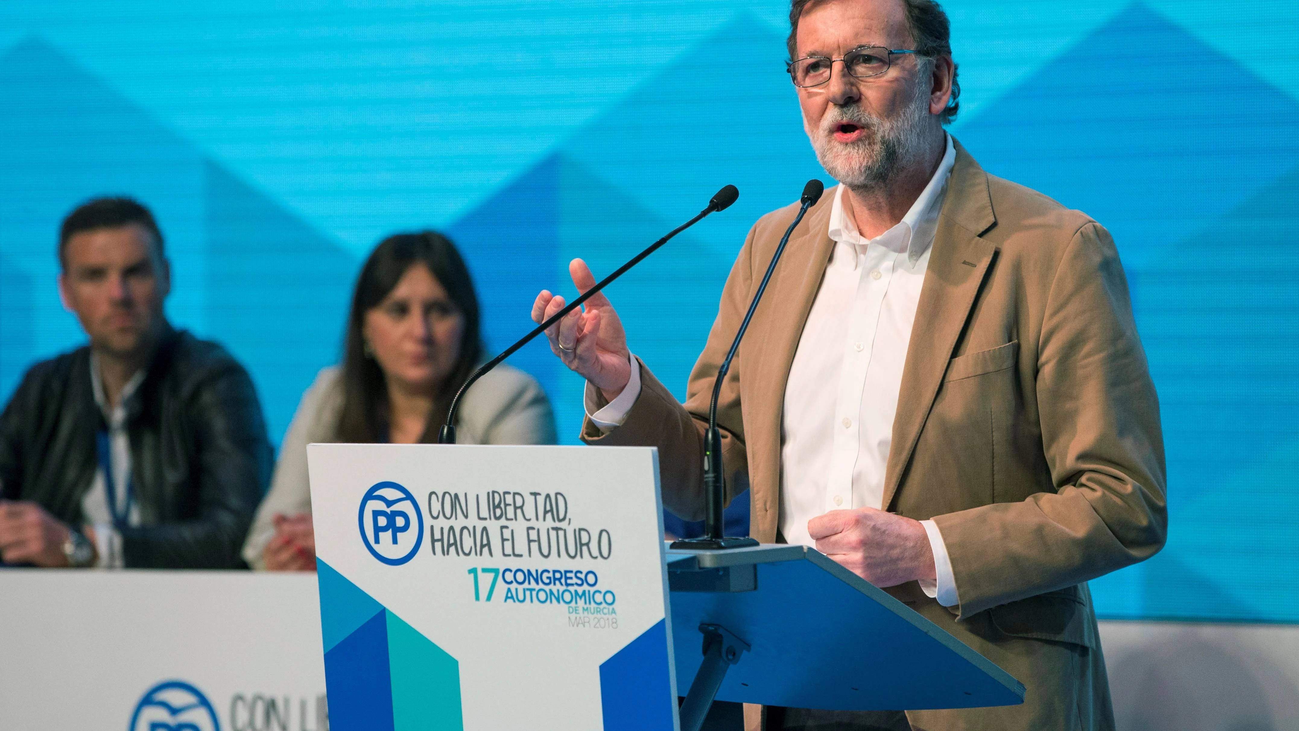 El presidente del Partido Popular Mariano Rajoy, durante su intervención en el XVII Congreso extraordinario del PP 