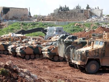 Soldados turcos toman control de un campo de entrenamiento de la milicia kurdosiria Unidades de Protección del Pueblo Soldados turcos toman control de un campo de entrenamiento de la milicia kurdosiria Unidades de Protección del Pueblo