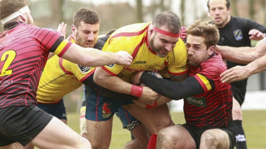 Fernando P&eacute;rez L&oacute;pez lucha por el oval