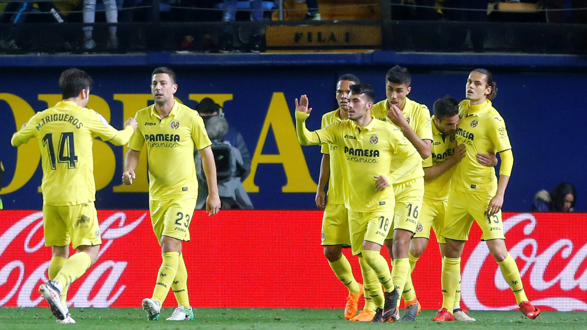 Los jugadores del Villarreal celebran un gol