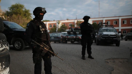 Miembros de la Policía Federal patrullan las calles en México Miembros de la Policía Federal patrullan las calles en México