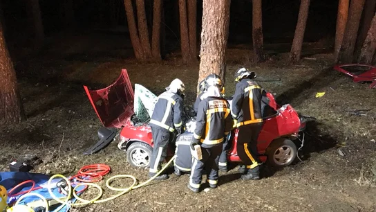 Un joven de 18 años ha muerto tras chocar el vehículo contra un pino al salirse de la M-604 Un joven de 18 años ha muerto tras chocar el vehículo contra un pino al salirse de la M-604