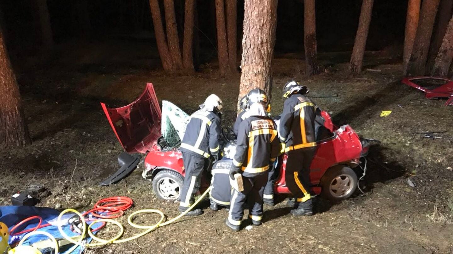 Un joven de 18 a&ntilde;os ha muerto tras chocar el veh&iacute;culo contra un pino al salirse de la M-604