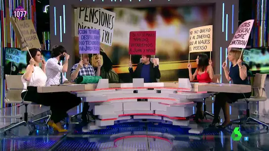 Zapeando se suma a las protestas de los pensionistas con sus propias pancartas Zapeando se suma a las protestas de los pensionistas con sus propias pancartas