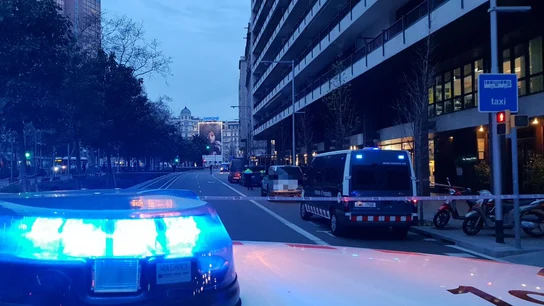 Despliegue policial ante el consulado de Mali en Barcelona Consulado de Mali en Barcelona