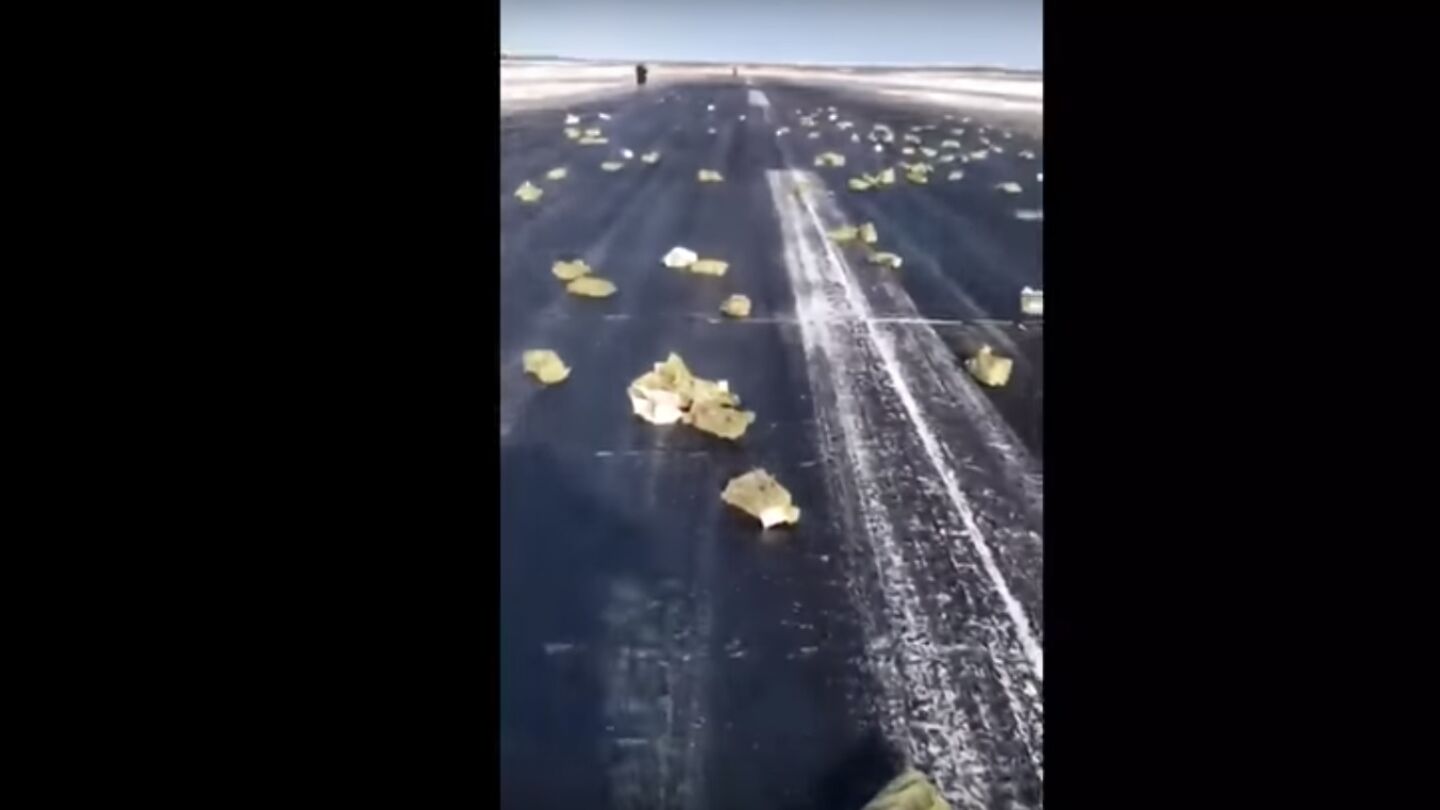 Los lingotes que cayeron a lo largo de la pista