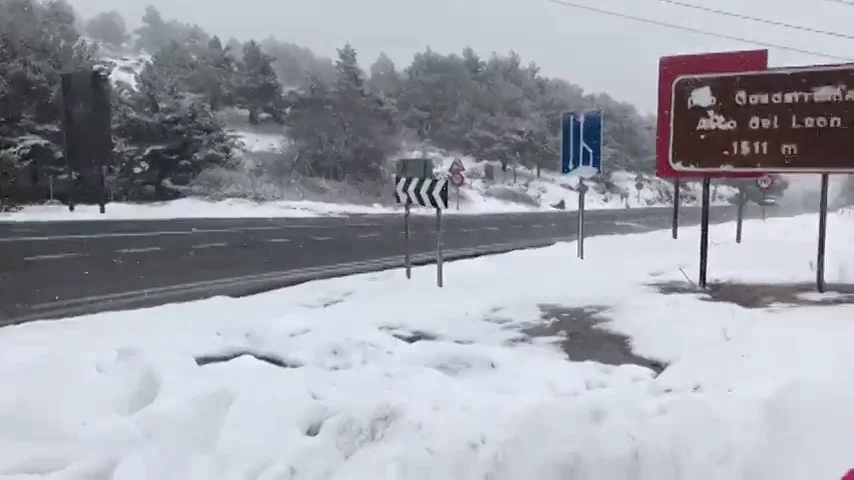 La nieve vuelve a condicionar la circulación por las carreteras del norte peninsular