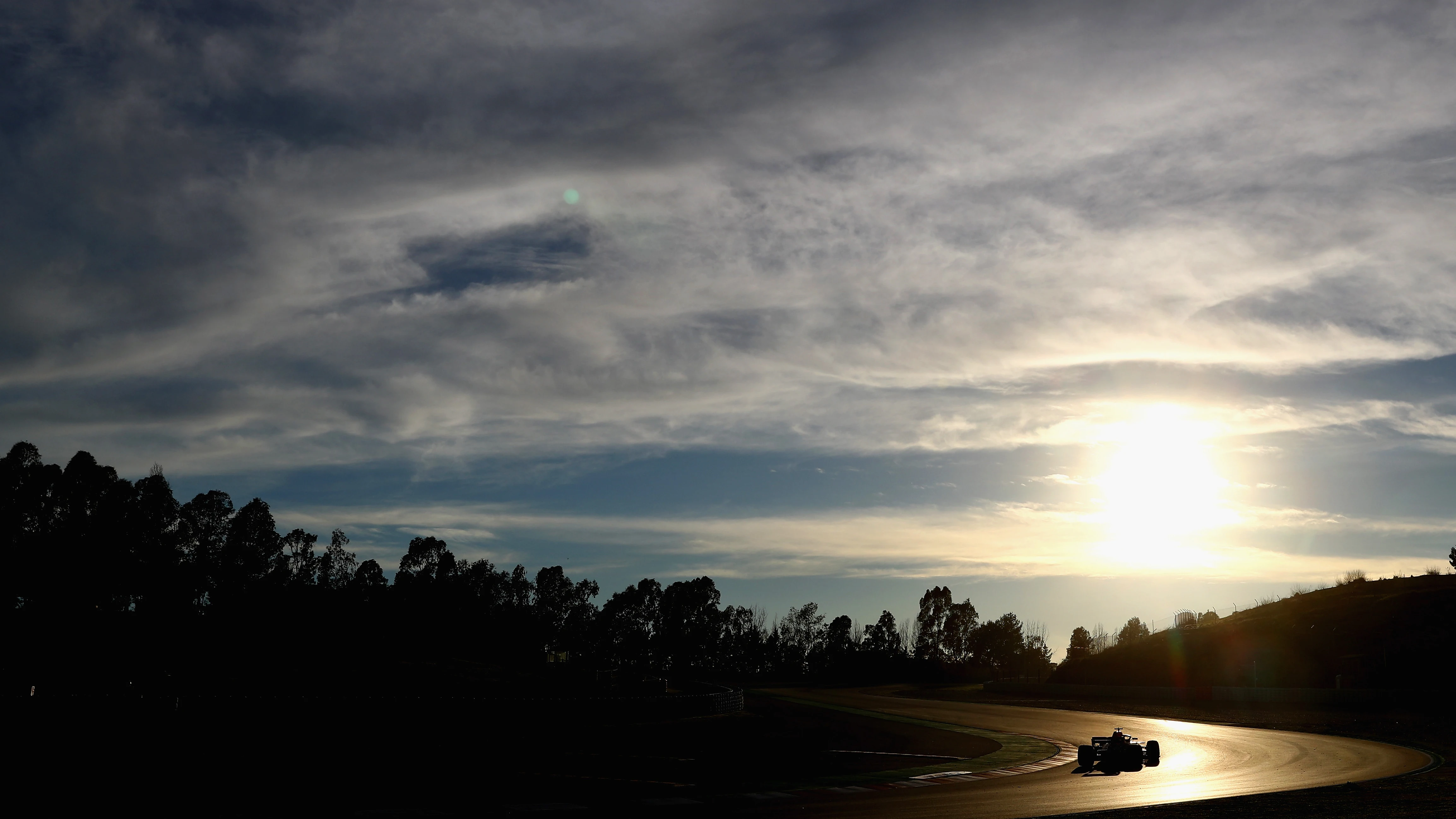 Daniel Ricciardo pilota el Red Bull en los test invernales en Montmeló