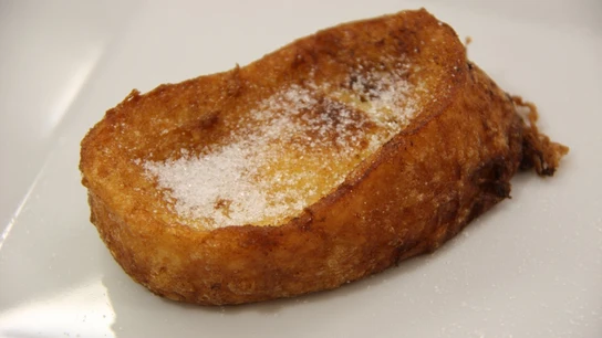 Cinco trucos para que la torrija quede espectacular. Desde el pan al azúcar y la canela.