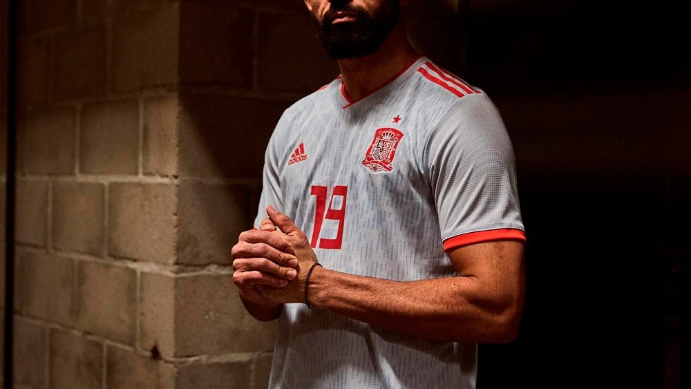 Diego Costa, con la nueva equipación de España