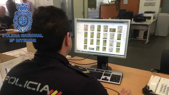 Agente de la Policía Nacional  Agente de la Policía Nacional