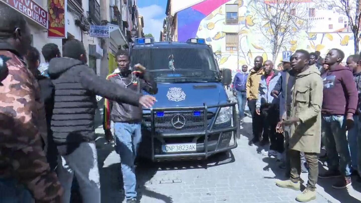 Heridos tres polic&iacute;as municipales en nuevos disturbios en Lavapi&eacute;s entre inmigrantes y la polic&iacute;a