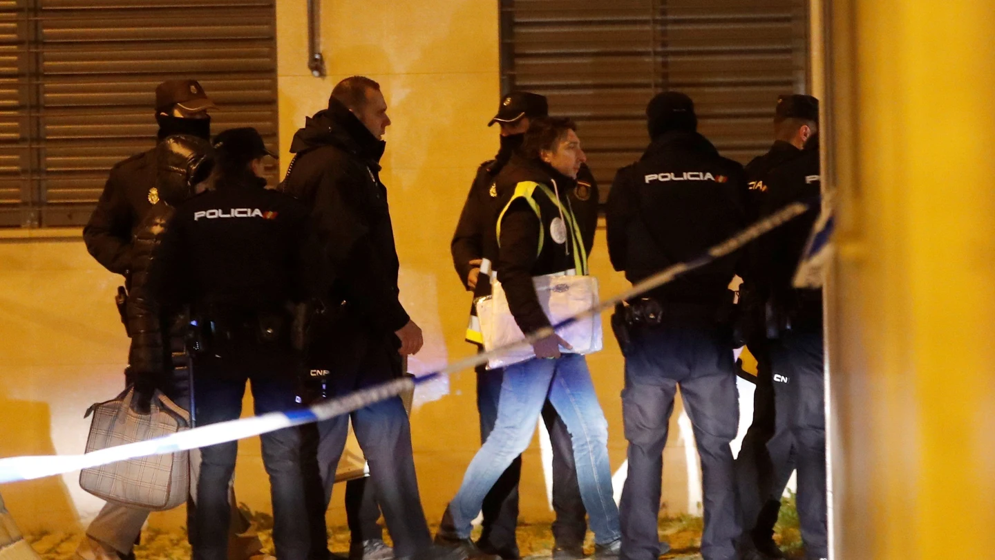 Agentes de la Policía en el lugar de los hechos Agentes de la Policía en el lugar de los hechos