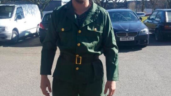 Imagen de uno de los individuos vestido de Guardia Civil en Waterloo
