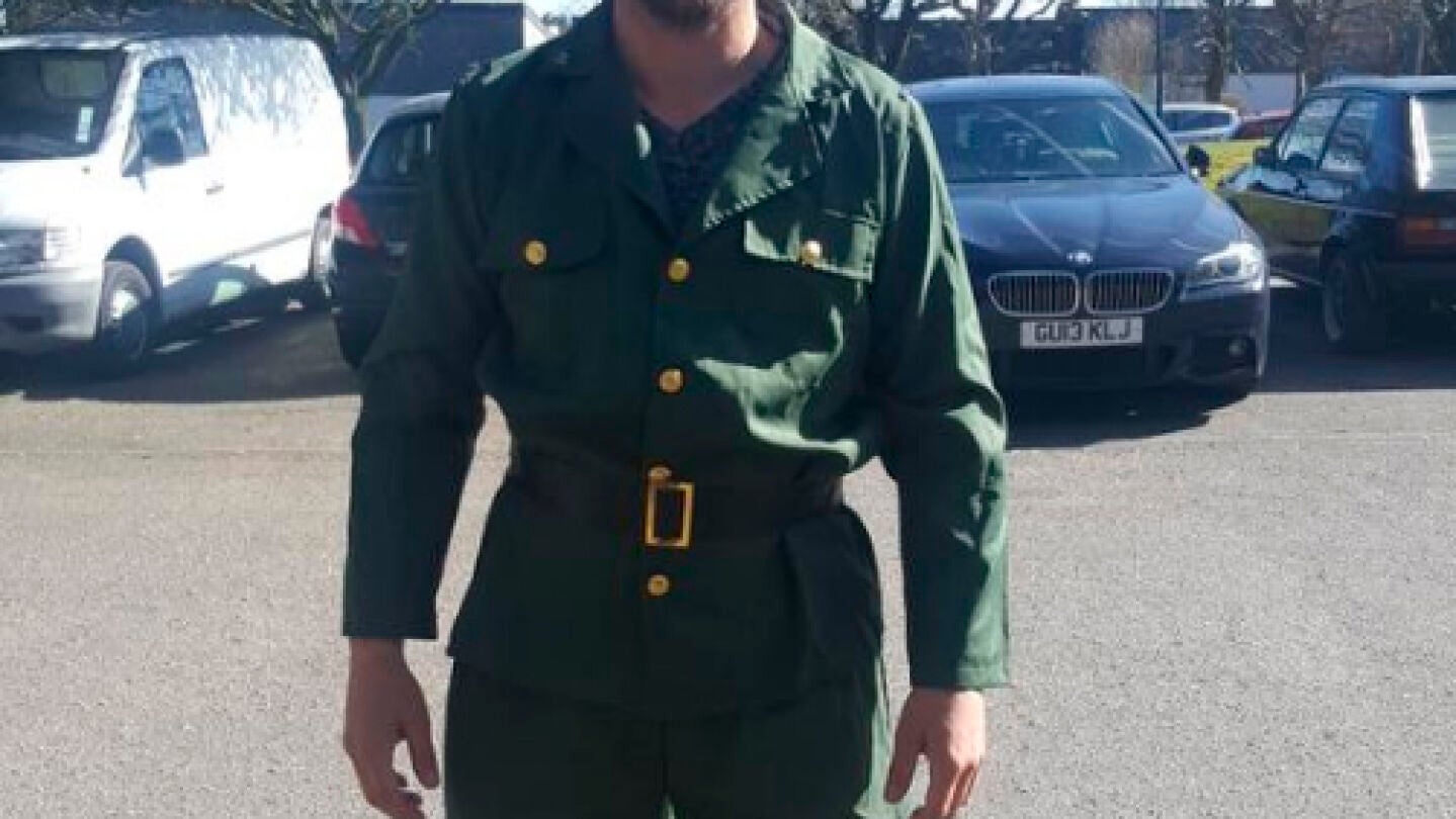 Imagen de uno de los individuos vestido de Guardia Civil en Waterloo