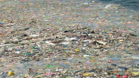 Imagen de archivo de una isla de plástico Imagen de archivo de una isla de plástico