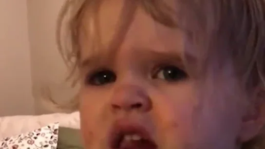Polémica en las redes por la madre que da wasabi a su bebé y se ríe de su reacción Polémica en las redes por la madre que da wasabi a su bebé y se ríe de su reacción