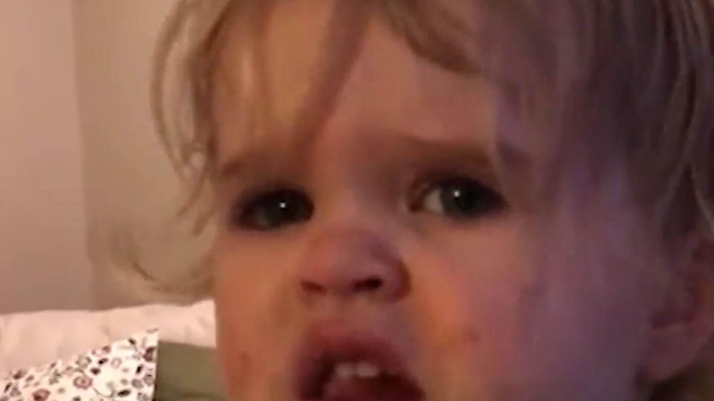 Pol&eacute;mica en las redes por la madre que da wasabi a su beb&eacute; y se r&iacute;e de su reacci&oacute;n