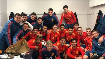 Los jugadores de la Sub-21 celebran la victoria ante Irlanda del Norte