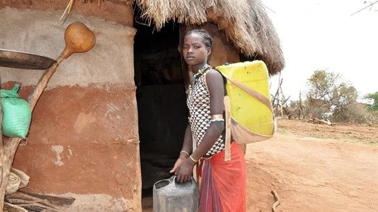 Dawele, que a sus 14 años camina ocho horas al día para ir a buscar agua Dawele, que a sus 14 años camina ocho horas al día para ir a buscar agua